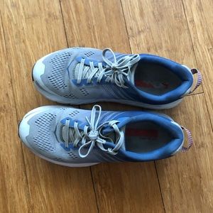 Hoka clifton 6 gently used (about 30 miles!)